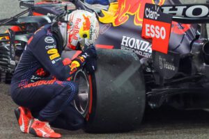 211213141908-01-max-verstappen-f1-title-win-121221